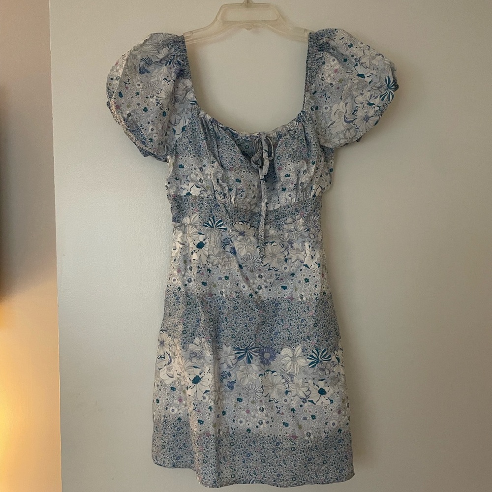 Floral Puff Sleeve Dress - perfect for Spring Rush and breezy days! Size M.